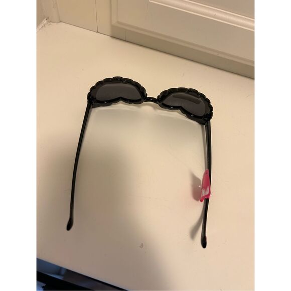 Betsey Johnson NWT True To Heart Glittering Sunglasses, Black, MSRP $48 - Picture 3 of 6